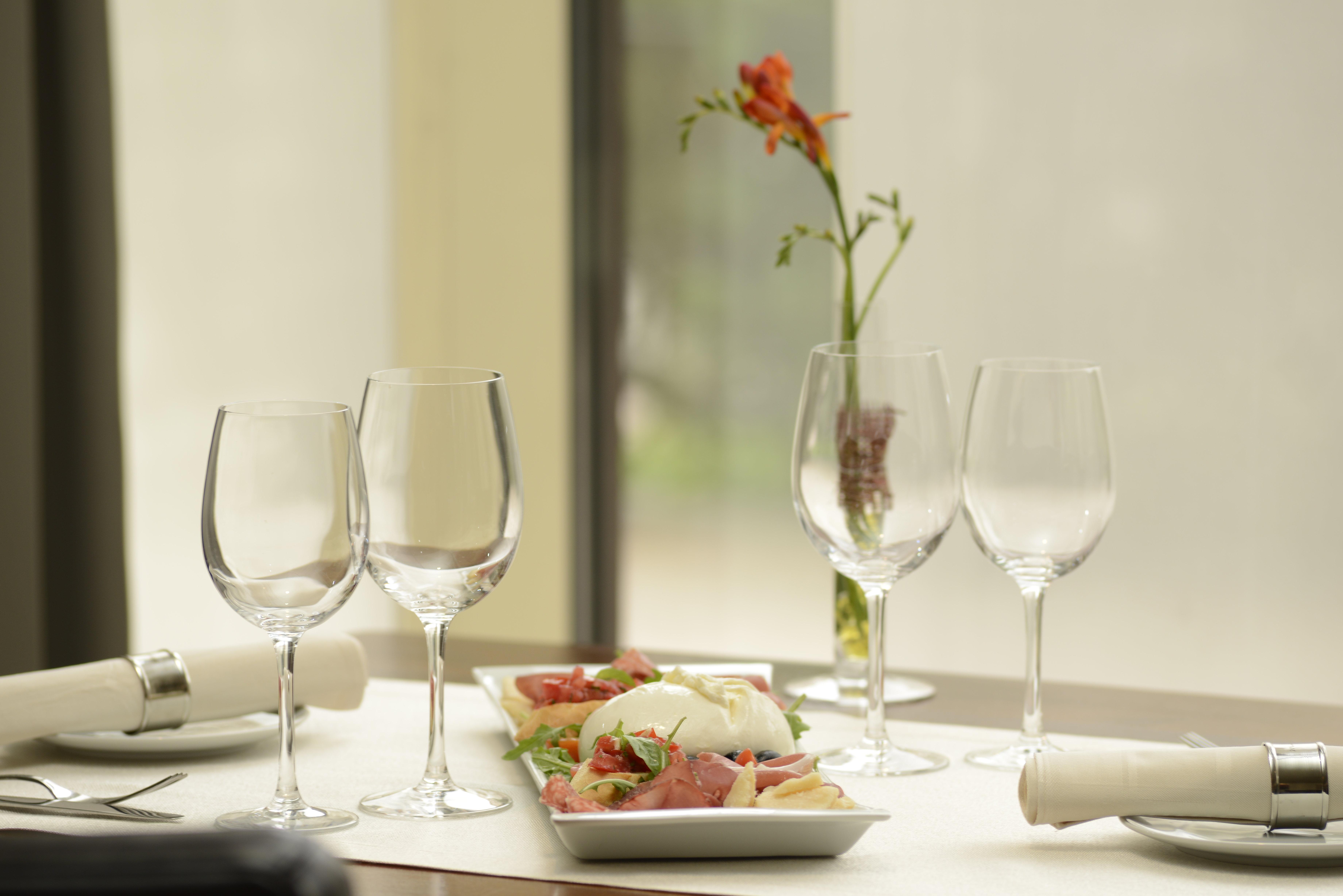 Grand Hotel Bucharest Bucareste Exterior foto Wine glasses
