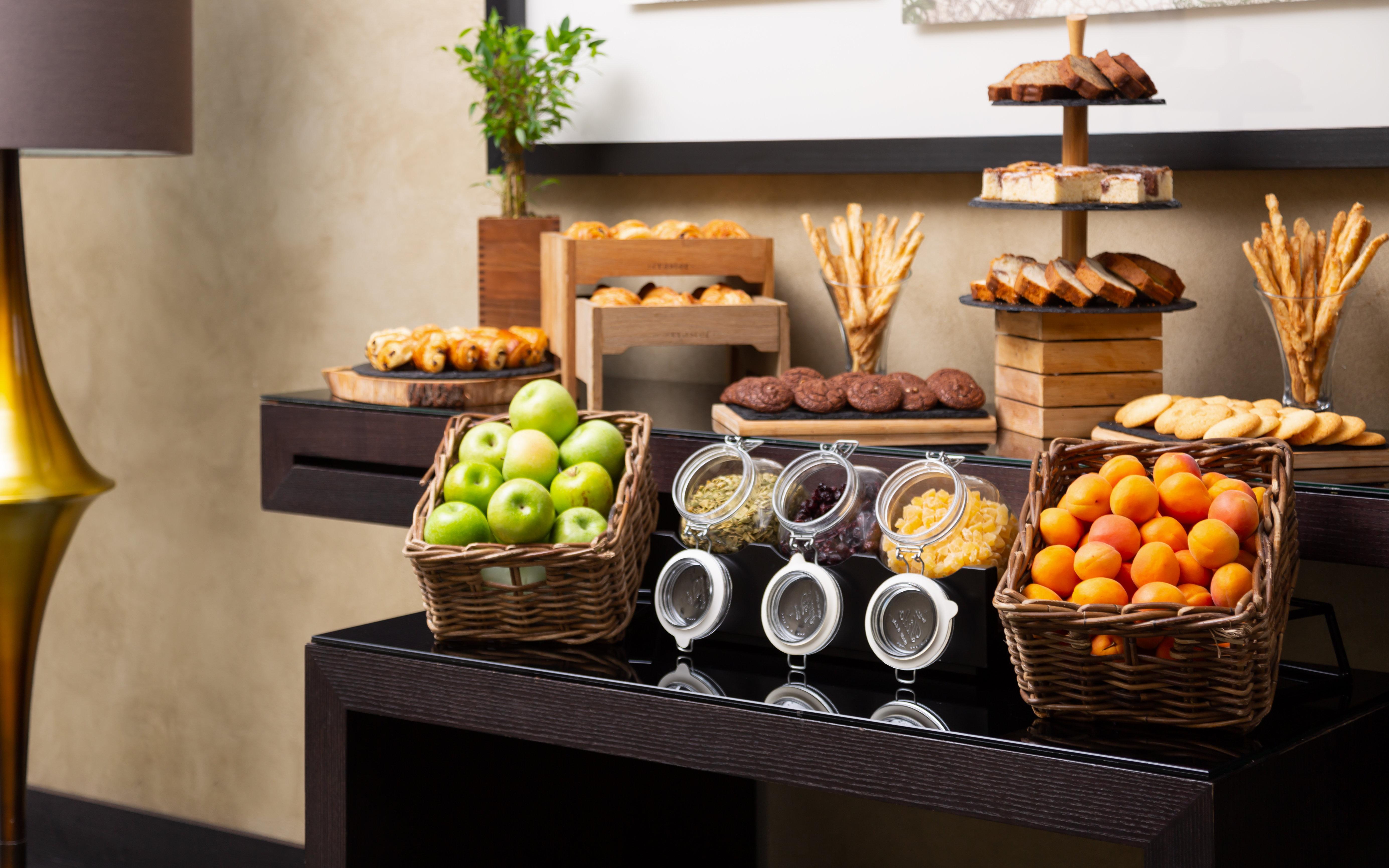 Grand Hotel Bucharest Bucareste Exterior foto A breakfast buffet