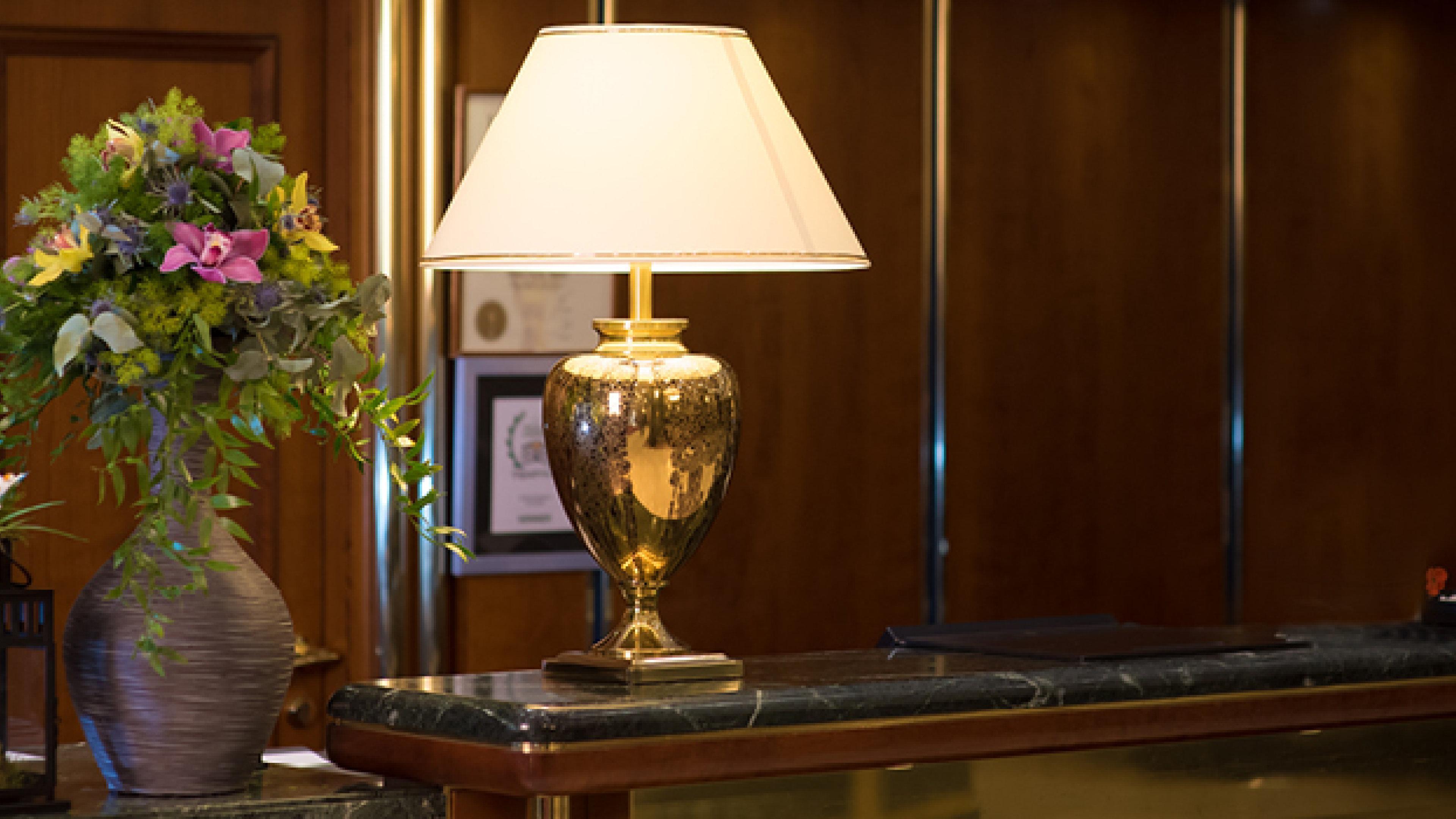 Grand Hotel Bucharest Bucareste Exterior foto A table lamp