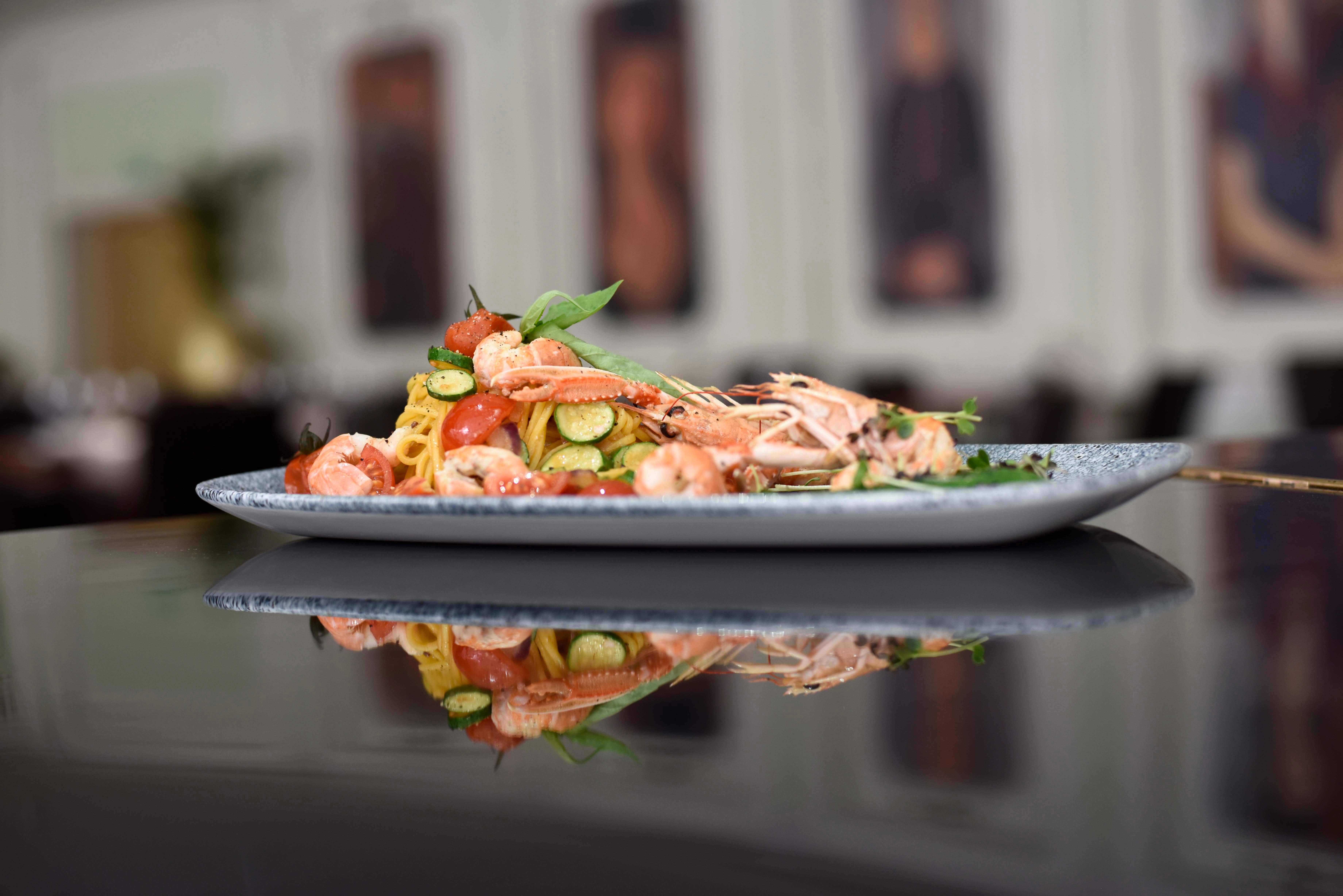 Grand Hotel Bucharest Bucareste Exterior foto A prawn and pasta dish