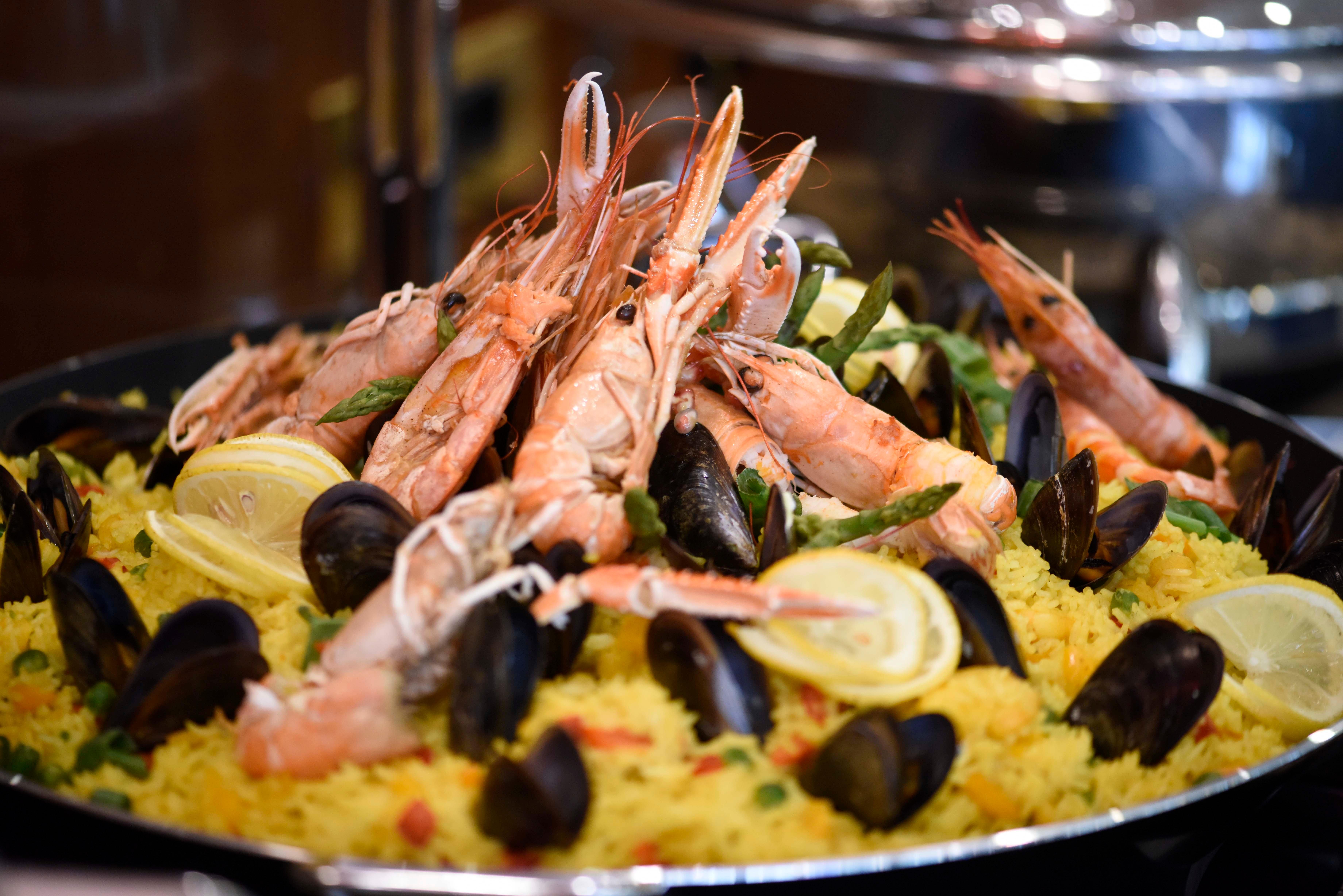 Grand Hotel Bucharest Bucareste Exterior foto Seafood paella