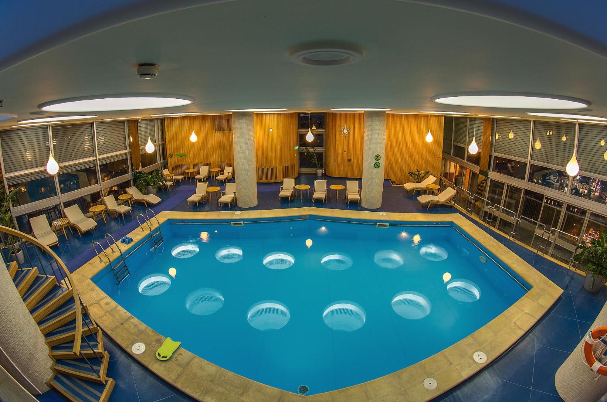 Grand Hotel Bucharest Bucareste Exterior foto The swimming pool at the hotel